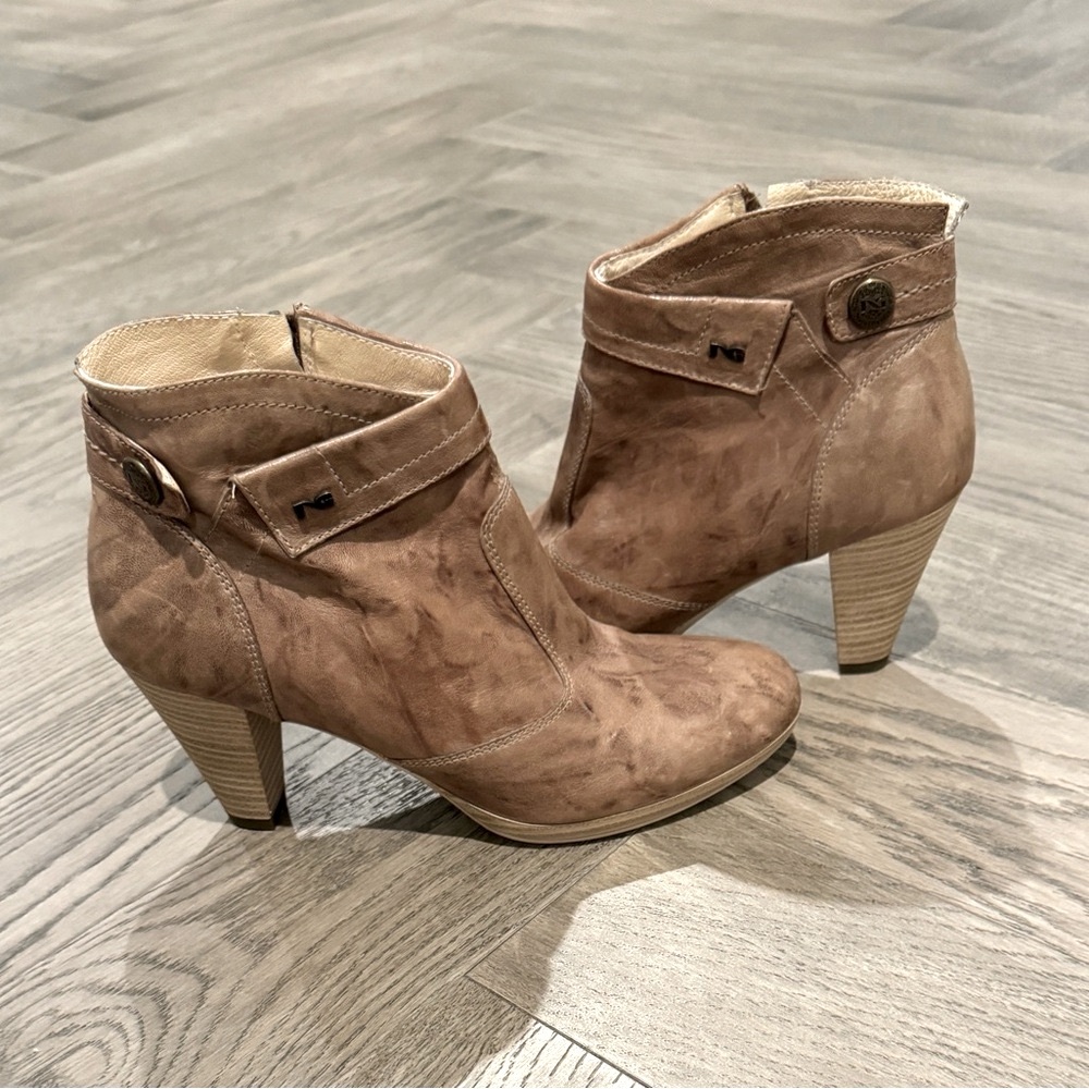 Nero Giardini Tan Marbled Leather Boots in Nearly New Condition, Size 38 (7.5)